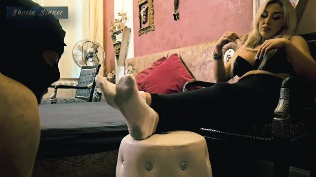 Sheela sinner ayak sikişi kirli beyaz çoraplar