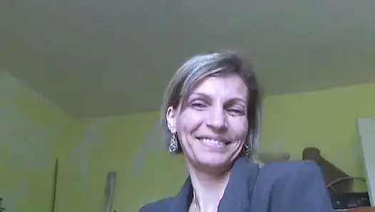 Fransız genç kız sevgilisine sıkı götünü siktiriyor