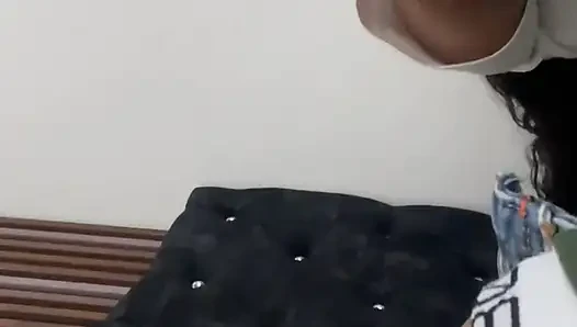 Evde kalması hoşuma gidiyor