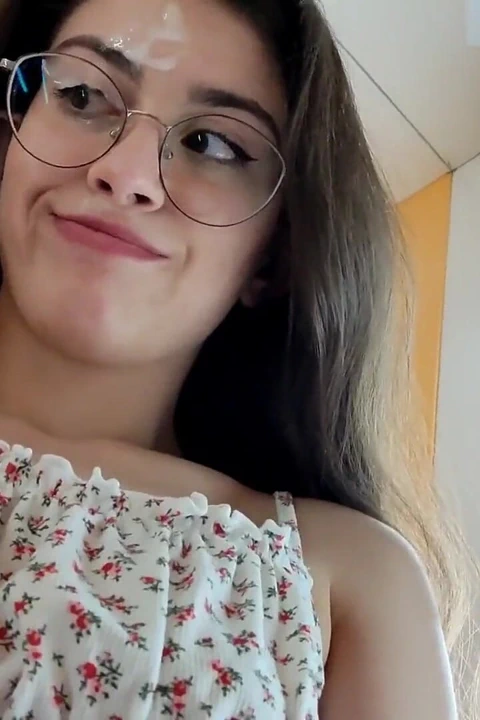 Asansörde sakso yüze boşalma