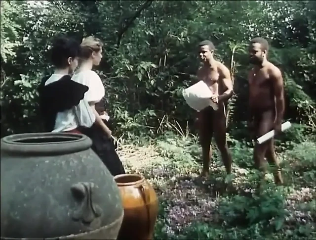 Ormanda siyah ve beyaz ortaçağ partisi