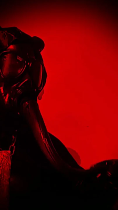Kuzgun bir succubus seni sağıyor ve son damlasına kadar boşaltıyor | Klip 3