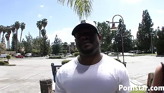 Büyük yarak Rhianna Ryan'ın sıkı amını sikiyor