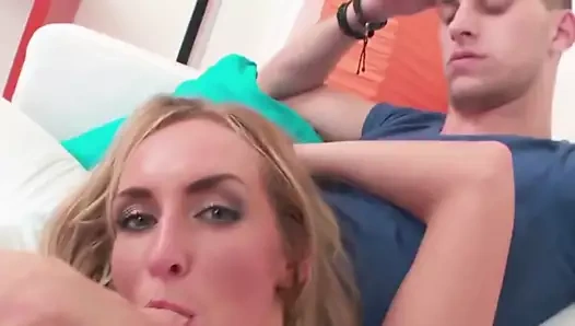 Sarışın beyaz eş seviyor bbc ırklararası sallanan