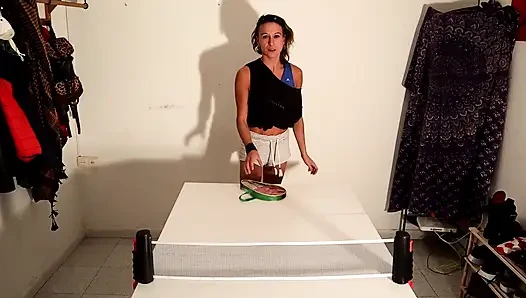 Striptiz tenis masası