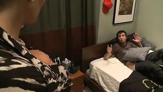 Olgun tanya sikilmeden önce mastürbasyon yapıyor