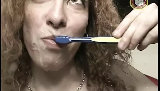 Girl fickt mit kompletten Motorrad Club