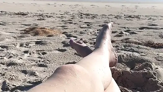 67 Tanrıça ile plajda gün