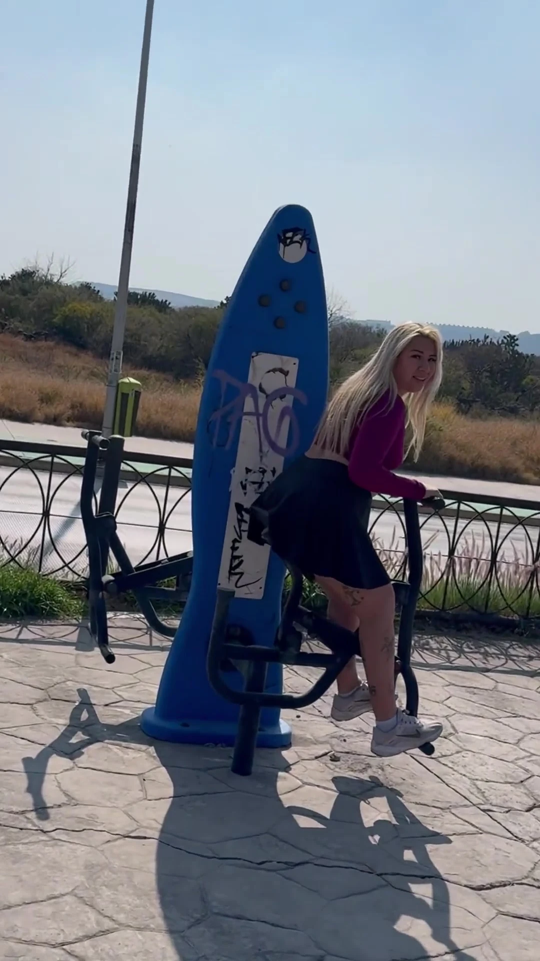 SHE SHOWS HER TITS IN PUBLIC AND SUCKS IT IN THE AIR