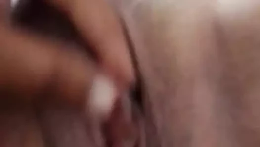 Bir üniversite araştırması için benden yardım istiyor