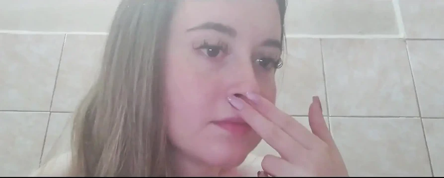 Kokmuş götümü kokliyorum