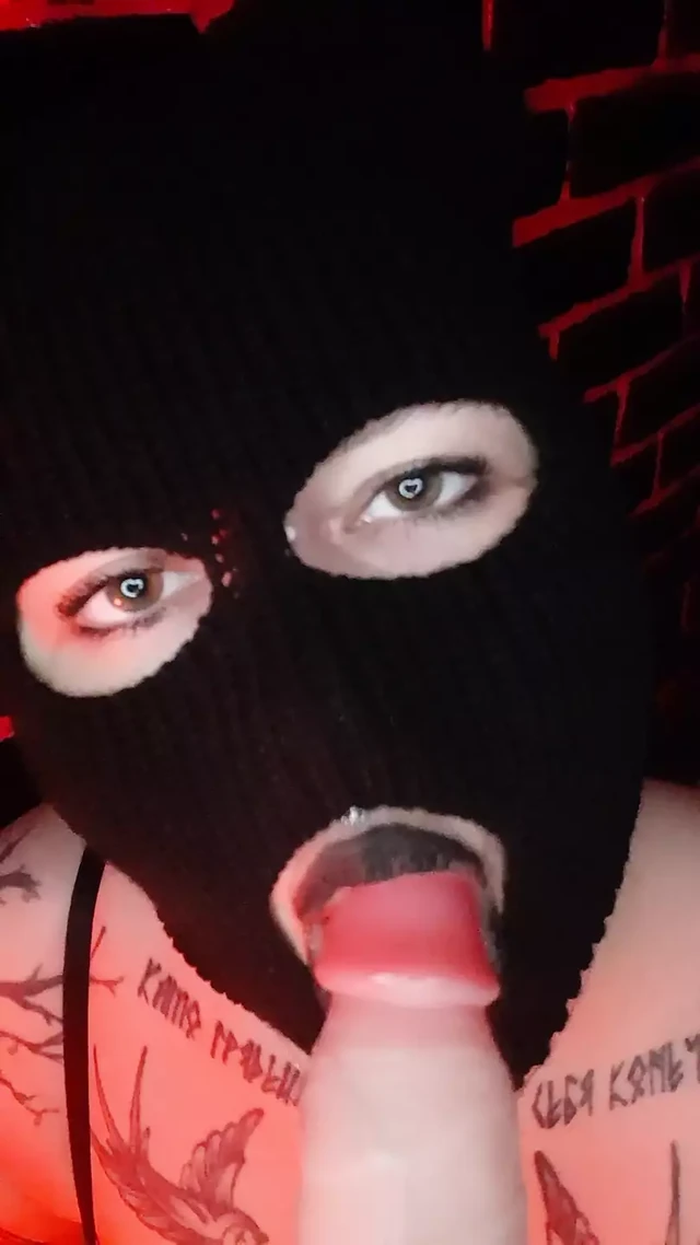 Sigara içen sakso - yüze gizli