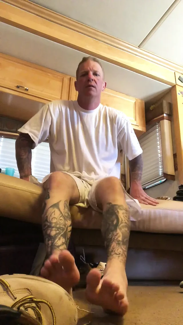 Criminaldick is free from maximum security California prison finally and wants his bw thing worshipped