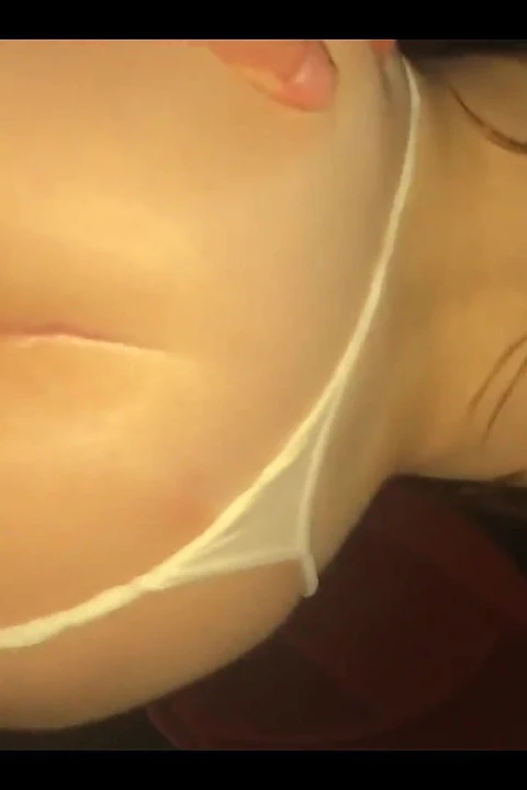 Ödemeden sonra fahişe otoparkta arabada sikişiyor