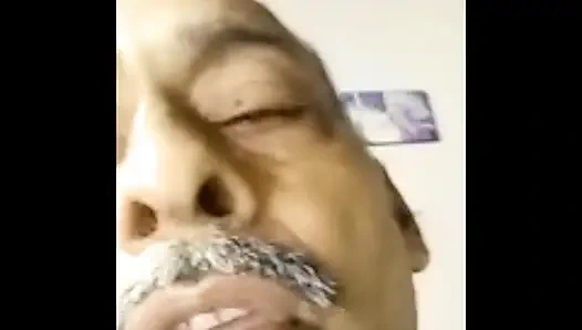 StepUncle götüne salatalık verdi