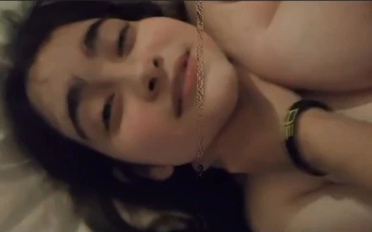 Büyük memeli tıraşlı amcık sakso ve sikiş