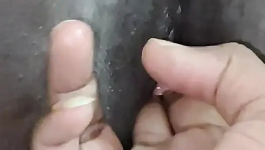 Kocam içine salatalık koyarak amımı genişletti.