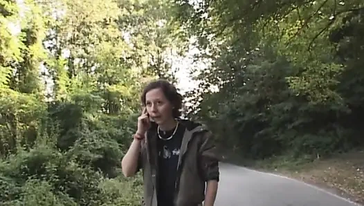 Masum genç kız sürtük üvey annesinin bir yabancıyla sikiştiğini öğreniyor