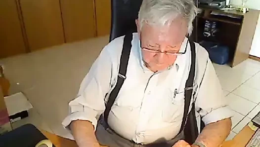 Dede kameraya boşalıyor