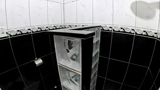 Broker. Bugünlerde ev satmak kolay değil.