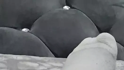 Mini elbiseli üvey anne üvey oğlunun yarağının yanında külot giymiyor