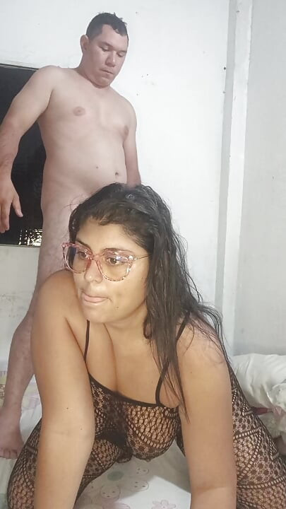 Üvey kız kardeşimle bilet gösterisi orgazm oluyor ve götünü sütle dolduruyorum