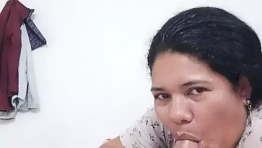 Evli kadın zengin derin gırtlak itaatkar emiyor