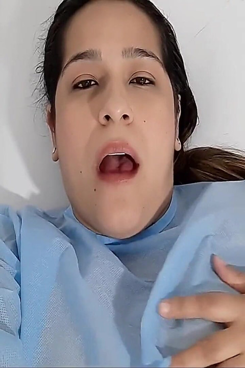 Parmaklarım yeterli değil, amım daha fazla hissetmek istiyor, doktor gel bana tekrar dokun- İspanyolca porno