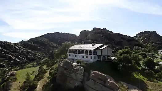 Carmen Valentina Madison Summers ile striptiz pokeri oynuyor!