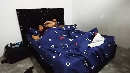 Annem çalışırken üvey babamla tutkulu seks yapıyorsun