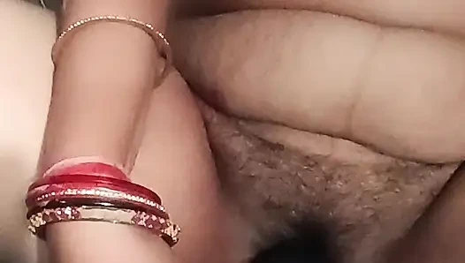 Hintli deshi köylü ev hanımı amcık vibratör dildoyla mastürbasyon yapıyor