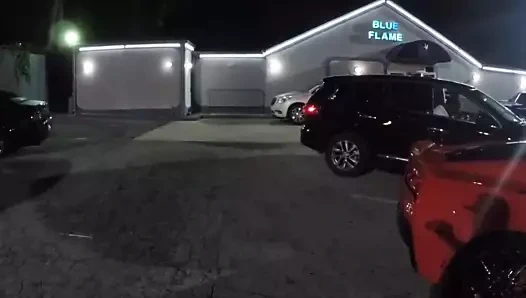 Mavi alev striptiz kulübünde Henny kırmızısı! chris brown veya tyga wil