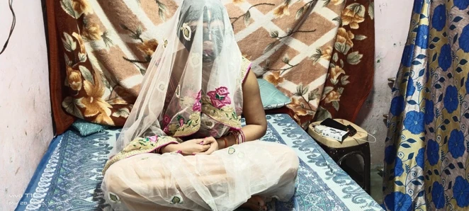 Hintçe ses bana Hintli ev hanımı ke sath anal seks
