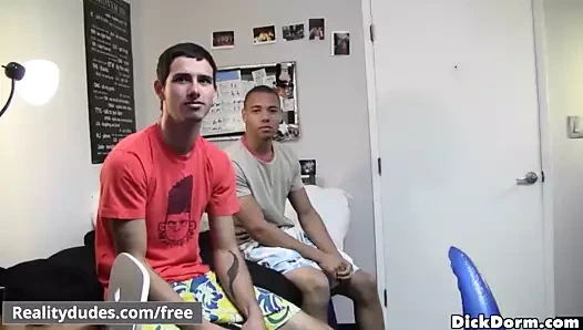 Grup kolej sporcular lanet etrafında - gerçeklik dudes