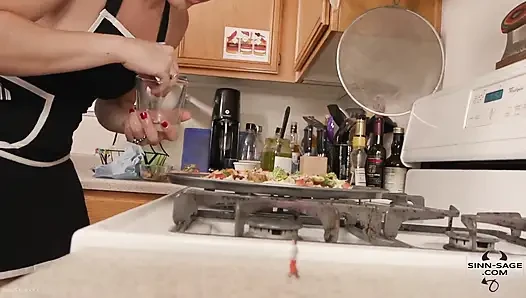 Sinn Sage ile office pizza partisi giantess