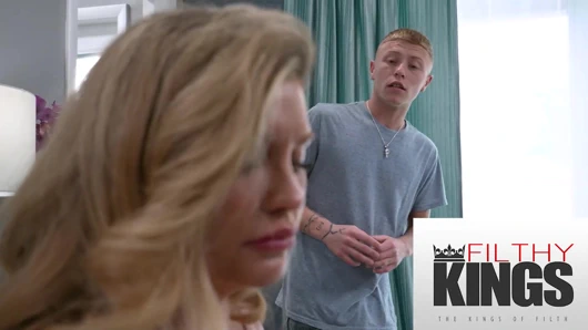 Üvey annem o kadar azdı ki onu sert sikmek zorunda kaldım