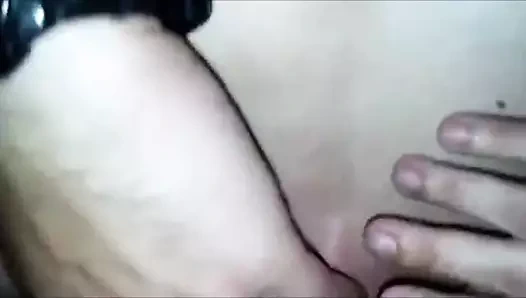 Genç milf squirts üzerinde horoz sırasında kaba seks