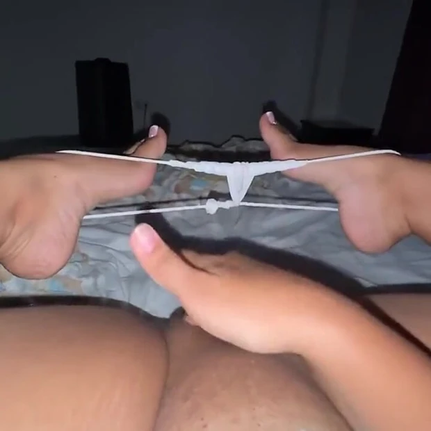 Я люблю трогать себя, когда я останусь одна дома