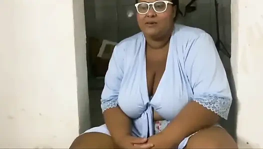 Je vois ma belle-mère en sous-vêtements et je finis par coucher avec elle