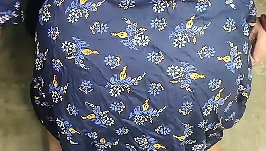 Indian sexy Housewife showing her asshole and cucumber fuck