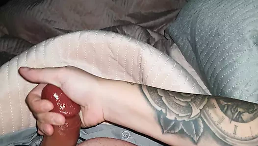 Üvey anne üvey oğlunun büyük 10 inçlik yarağını sıvazlıyor