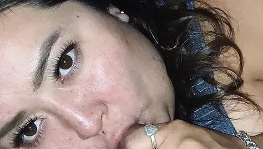 Yarak emiyor ve boşalıyor