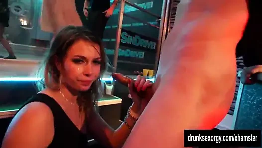 yaramaz pornosu lanet içinde bir kulüp