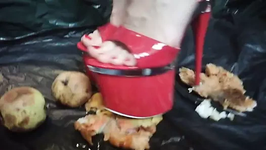 Bayan l elmaları 20 cm aşırı yüksek topuklu ayakkabılarla eziyor