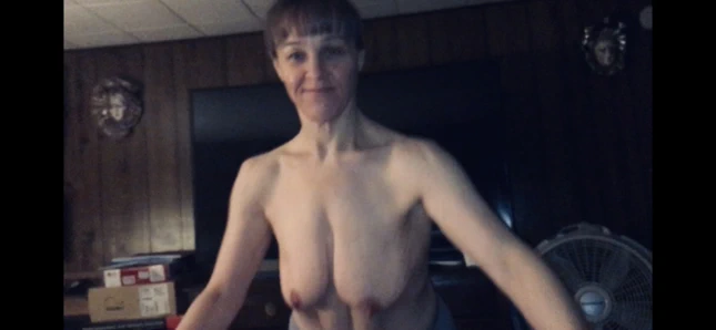 Anneanne sarkık göğüsler ve göbek emme çük ve kedi Creampie