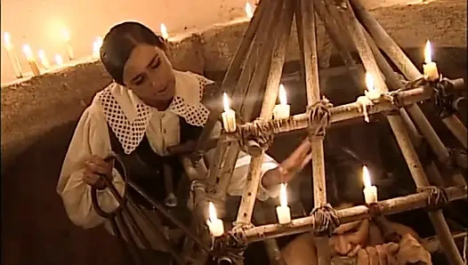 Amcık büyük yarakla sikişiyor dörtlü seks emiyor