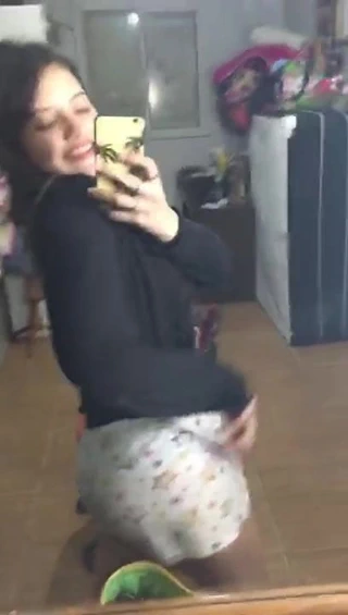 Bhe Speransa mostrando a bunda gostosa