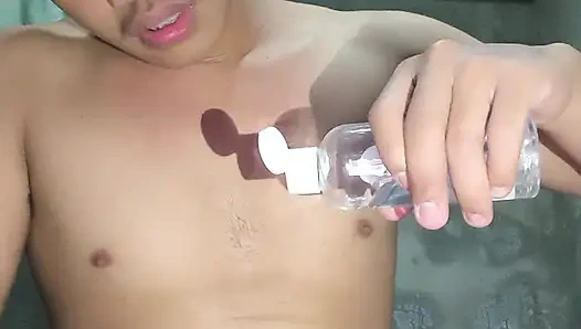 Filipinli twink büyük boşalma ile senin için mastürbasyon yapıyor