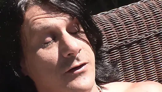 Büyük yarağınla derin götümü işgal .... !! çok zevk denemek istiyorum