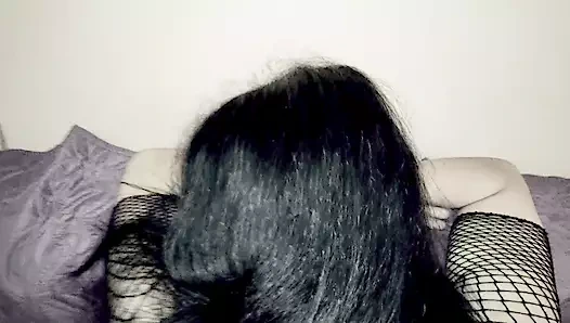 Kocası işteyken - karısı arkadaşı tarafından sert bir şekilde becerdin